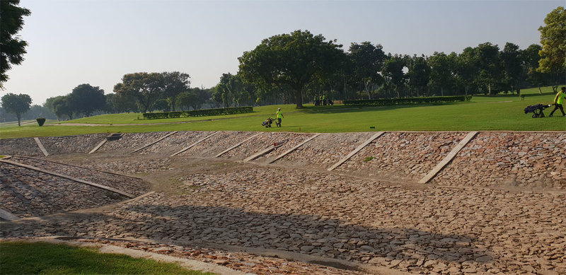 Qutab Golf Course Delhi, lado Sarai