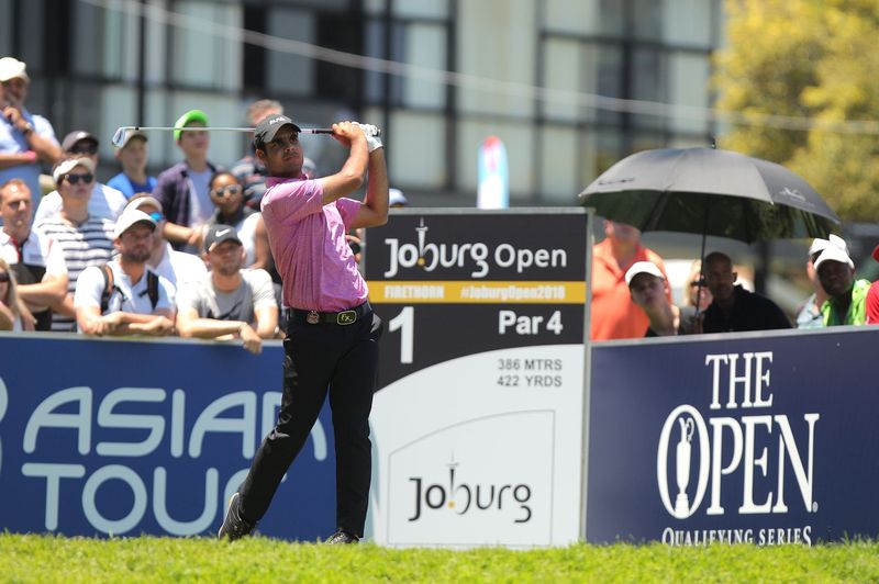 Shubhankar Sharma leads at Joburg Open, golf courses 