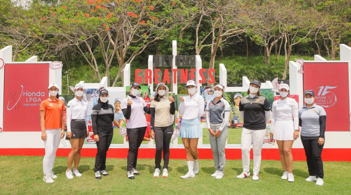 4moles.com thai female golfers