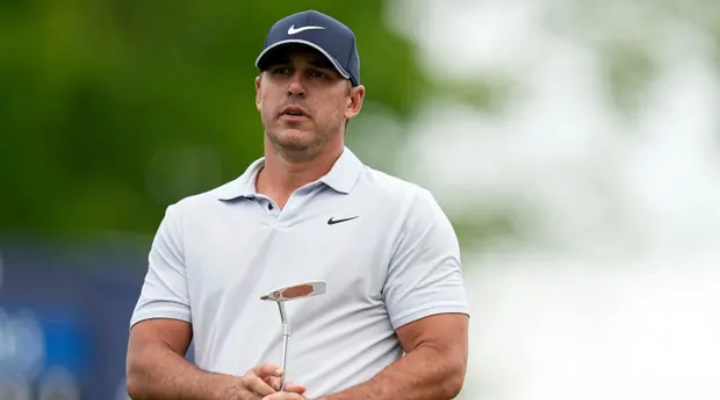Brooks Koepka to lead in the third day of PGA championship. Read more on 4moles.com